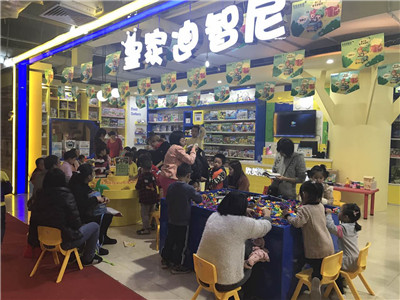  玩具店加盟怎樣選址,皇家迪智尼有妙招