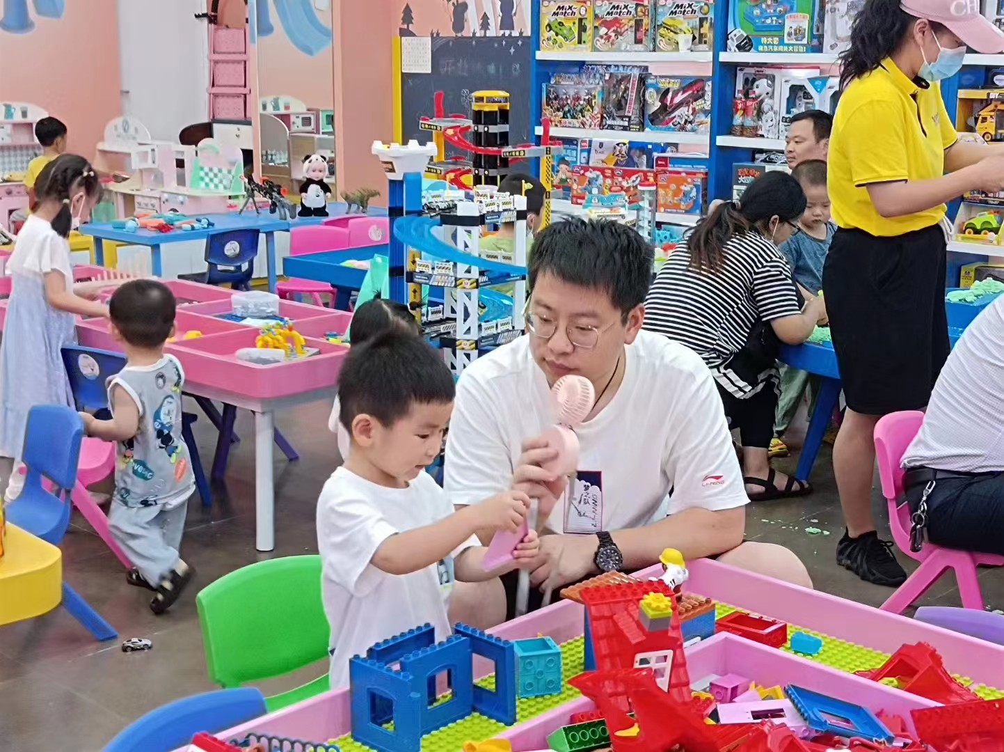 父母在孩子幼兒園階段一定要“狠抓”4點(diǎn)，孩子上學(xué)后成績優(yōu)異