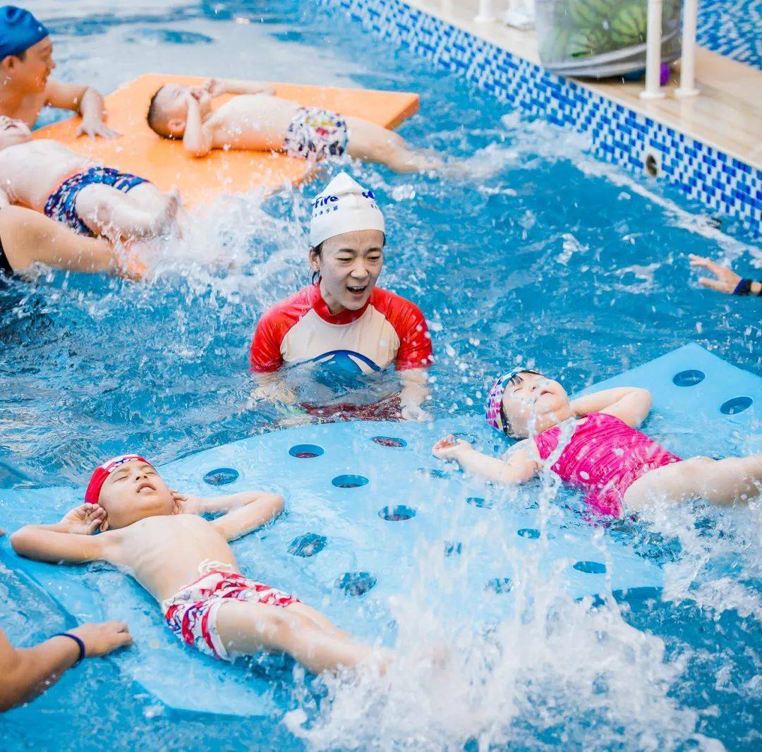 炎炎夏日，孩子想學游泳，家長需要注意哪些細節(jié)